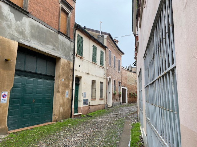 Villa Unifamiliare - Indipendente FERRARA vendita  Centro Storico  AREA CASA