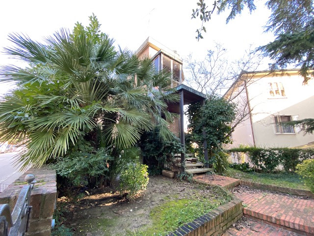 Villa Unifamiliare - Indipendente FERRARA vendita  Via Bologna  AREA CASA