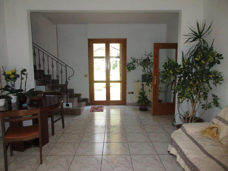 Villa Unifamiliare - Indipendente CANARO vendita  Canaro  LA TORRE IMMOBILIARE
