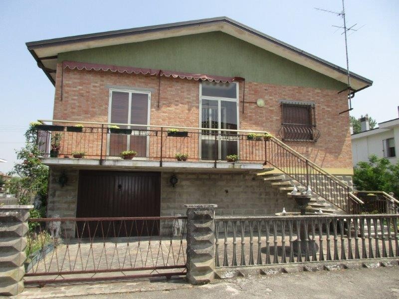Villa Unifamiliare - Indipendente FIESSO UMBERTIANO vendita  Fiesso Umbertiano  LA TORRE IMMOBILIARE