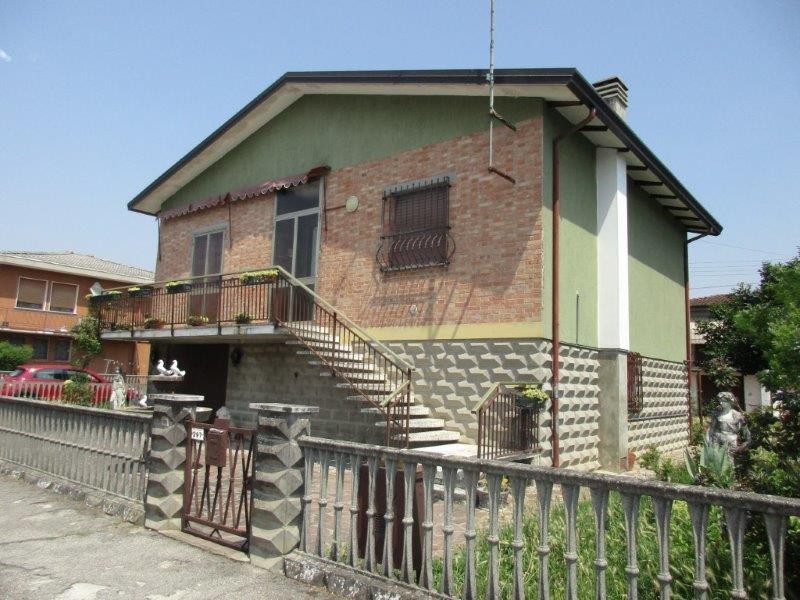 Villa Unifamiliare - Indipendente FIESSO UMBERTIANO vendita  Fiesso Umbertiano  LA TORRE IMMOBILIARE