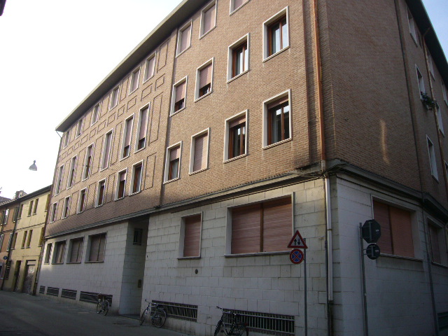  ferrara affitto quart: centro storico bozzolani immobiliare