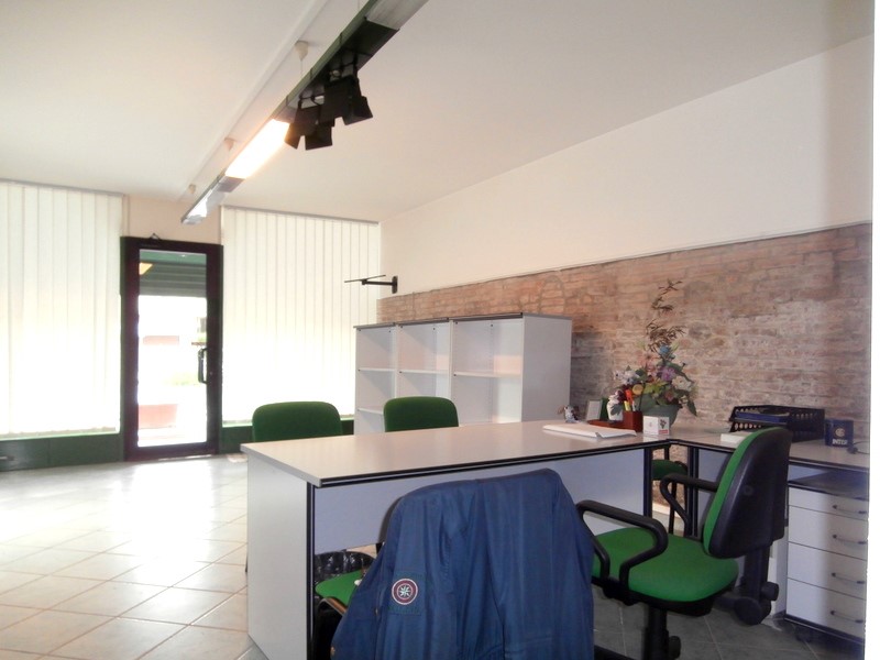 Negozio - Loc.Com. FERRARA vendita  S. Martino  BOZZOLANI IMMOBILIARE