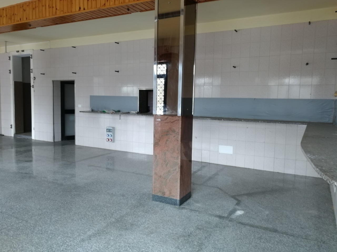 Negozio - Loc.Com. FERRARA vendita  Via Comacchio  BOZZOLANI IMMOBILIARE