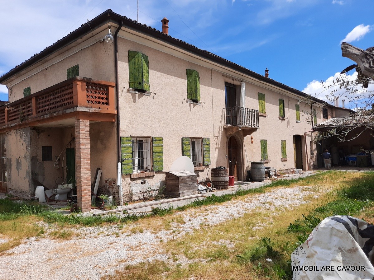  ferrara vendita quart: montalbano immobiliare cavour