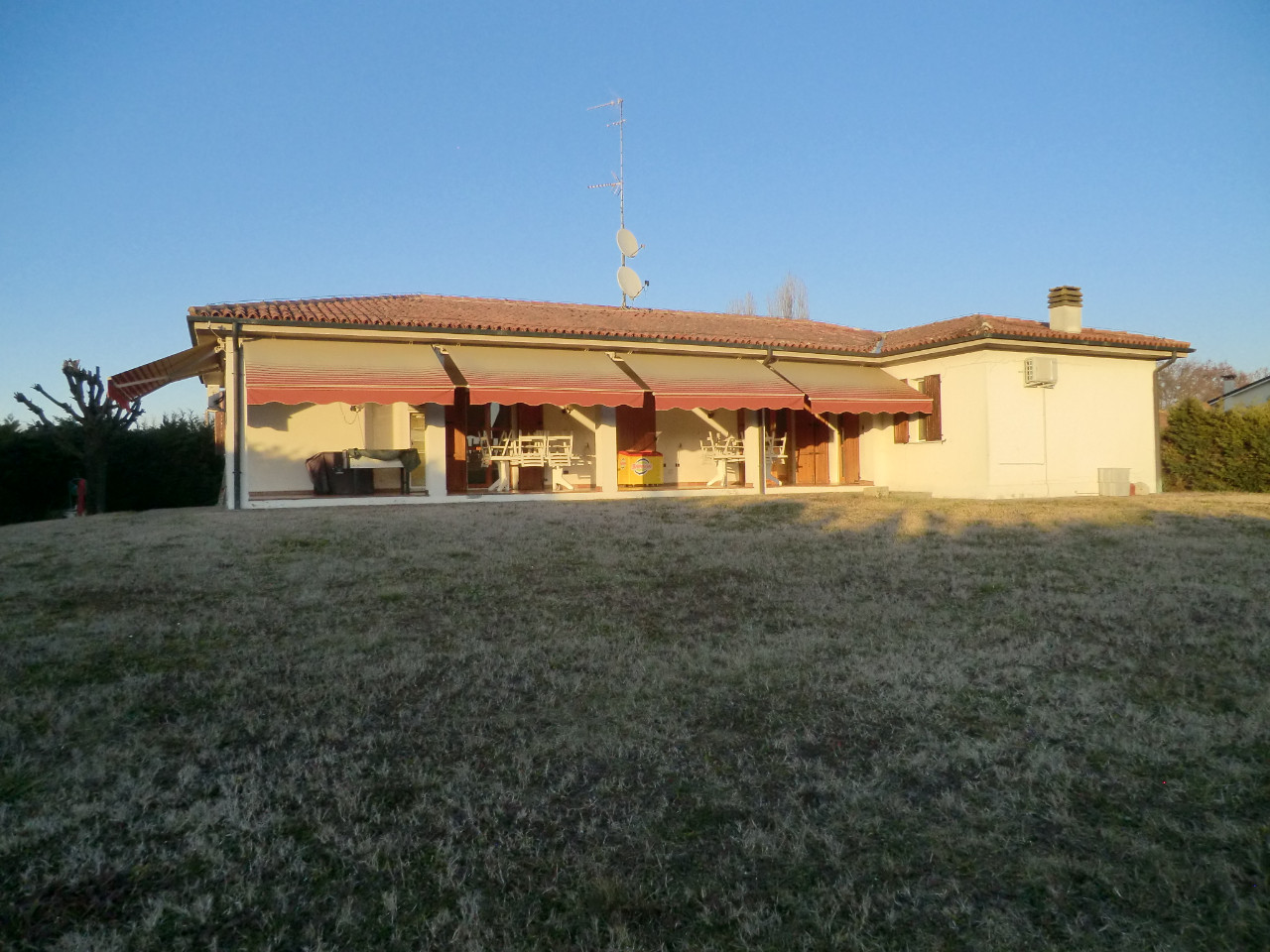 Villa Unifamiliare - Indipendente FERRARA vendita  Via Comacchio  Le case Intermedia