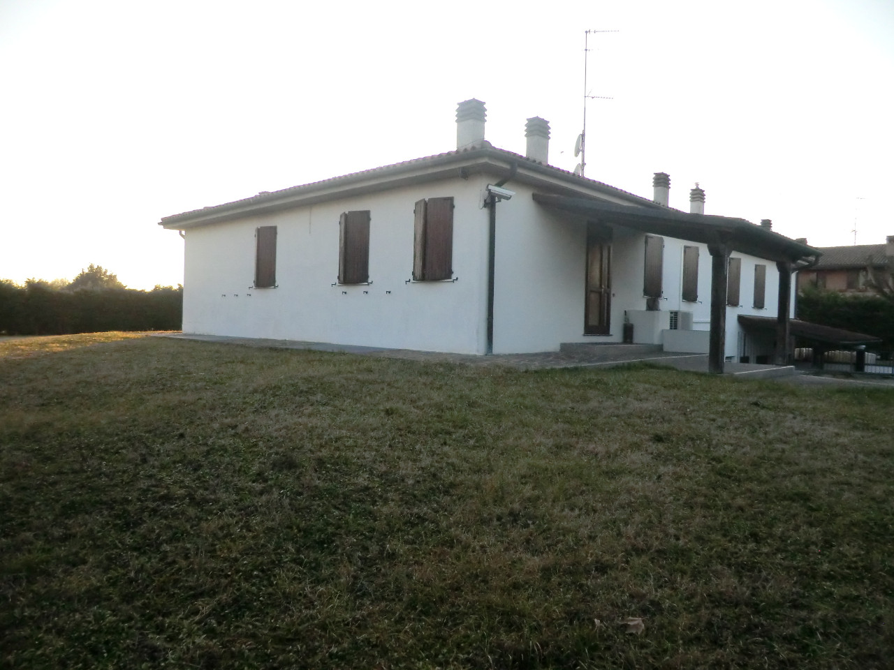 Villa Unifamiliare - Indipendente FERRARA vendita  Via Comacchio  Le case Intermedia