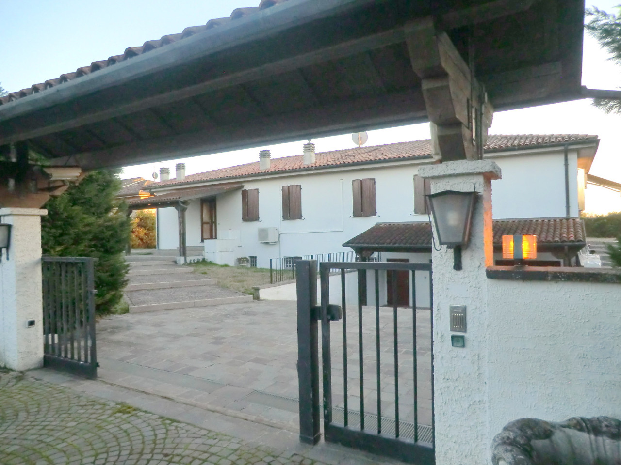  ferrara vendita quart: via comacchio le case intermedia