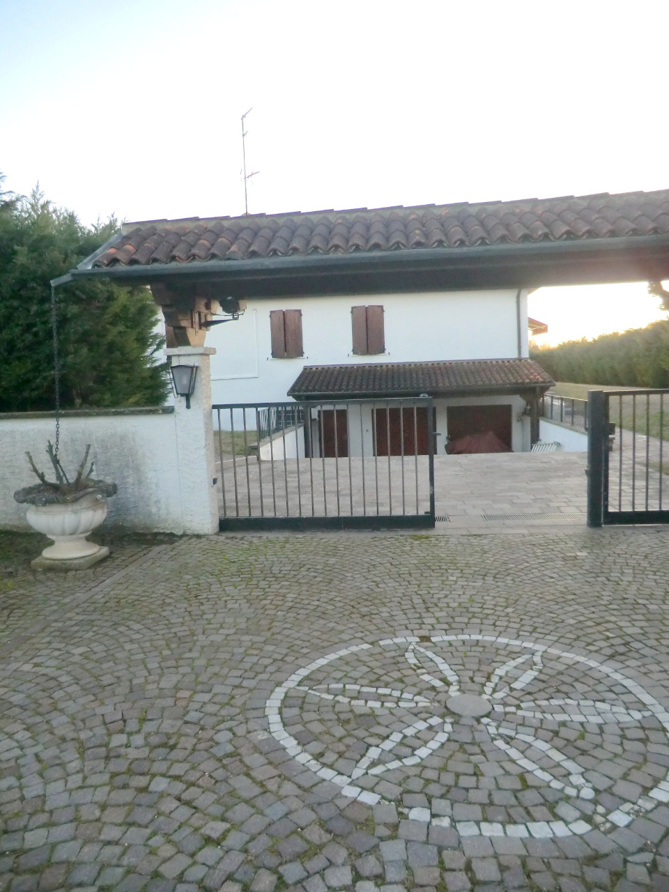 Villa Unifamiliare - Indipendente FERRARA vendita  Via Comacchio  Le case Intermedia