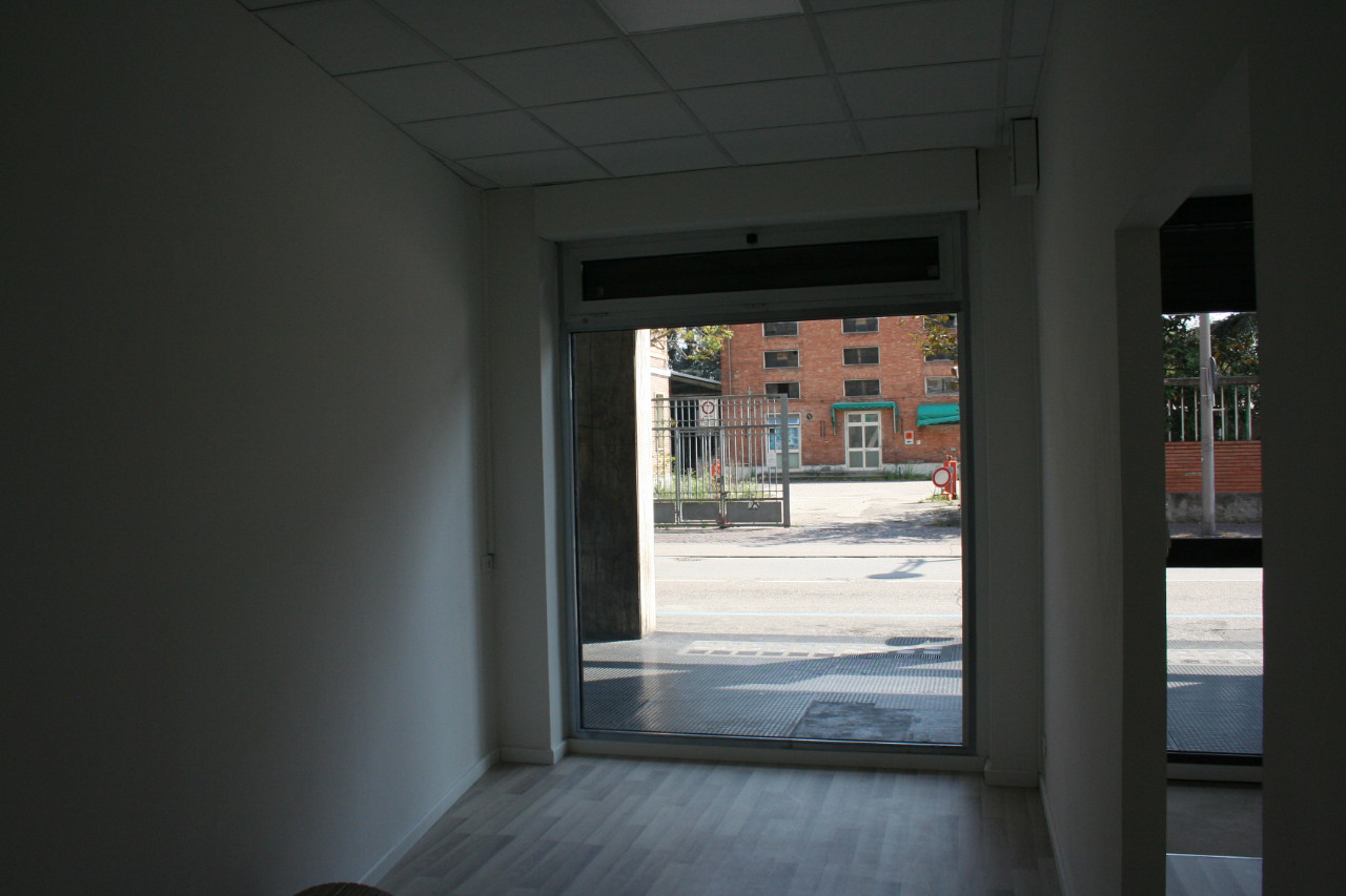 Negozio - Loc.Com. FERRARA vendita  Via Bologna  Le case Intermedia