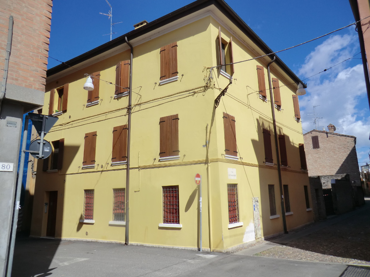  ferrara affitto quart: centro storico living studio immobiliare