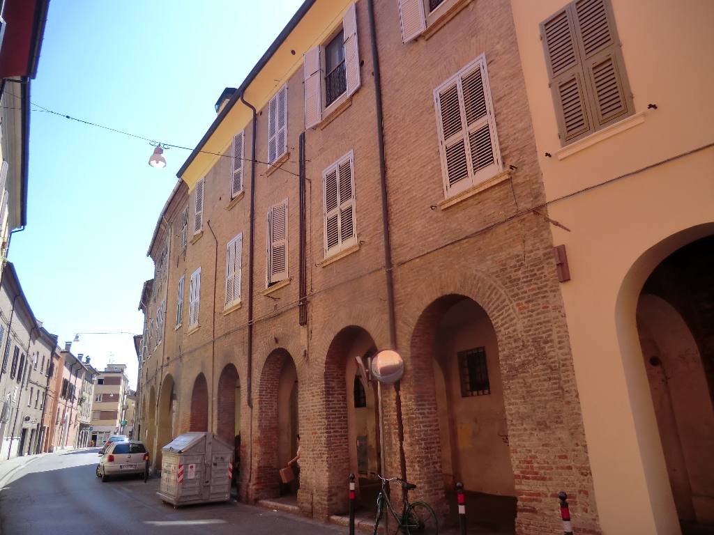  ferrara vendita quart: centro storico living studio immobiliare