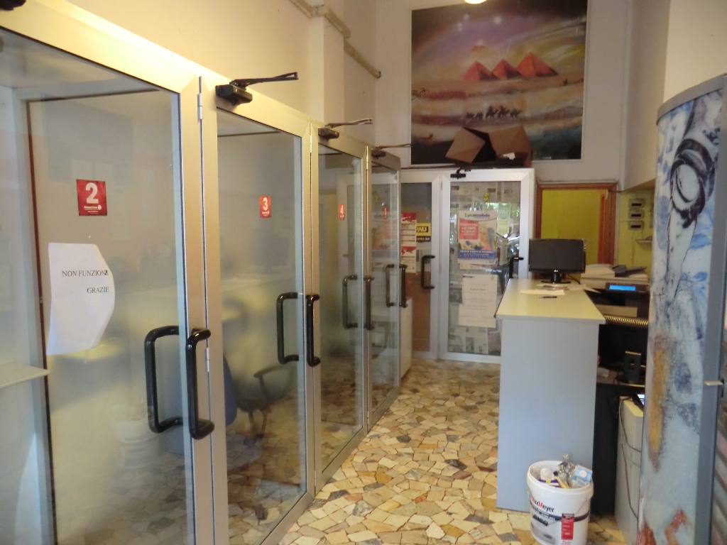 Negozio - Loc.Com. FERRARA vendita  Entro Mura  LIVING STUDIO IMMOBILIARE