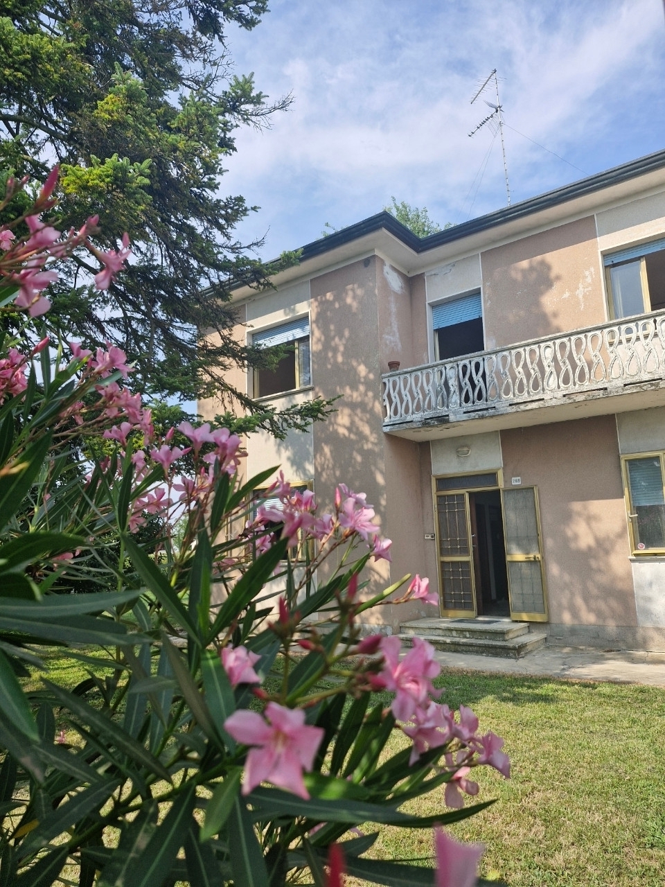 Casa indipendente in vendita a Ferrara (FE)