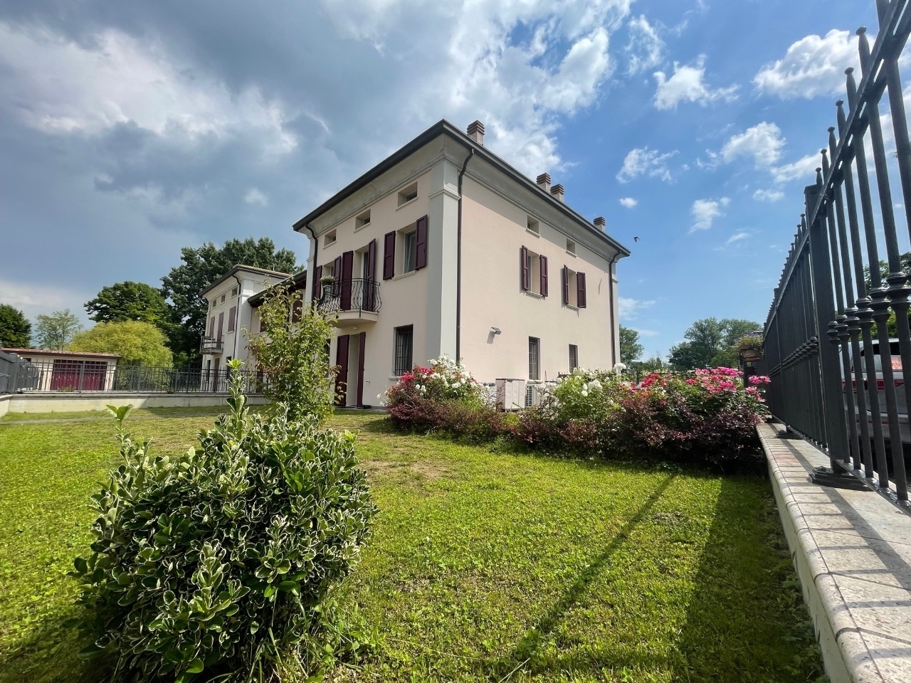 Villa Indipendente in vendita Ferrara  - Via Pomposa
