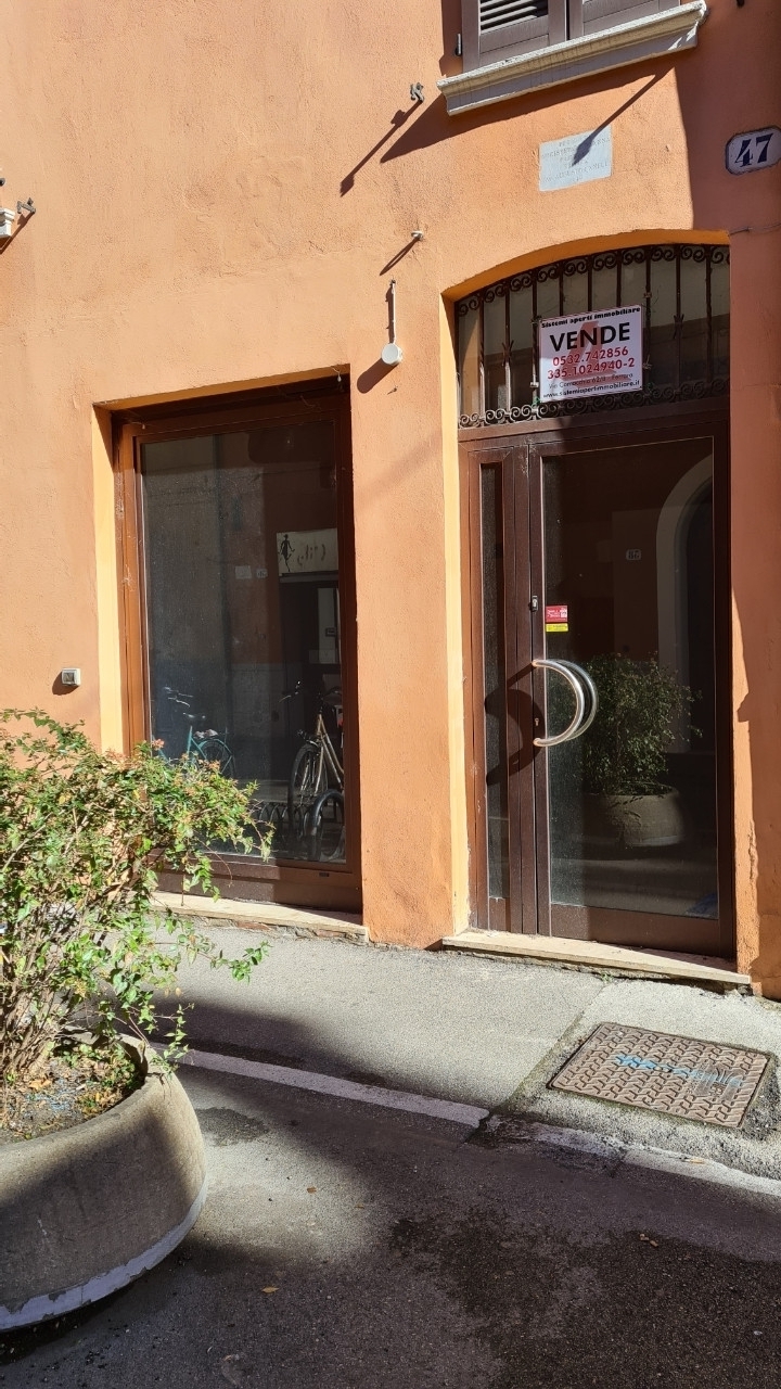 Negozio in vendita Ferrara Zona Entro Mura