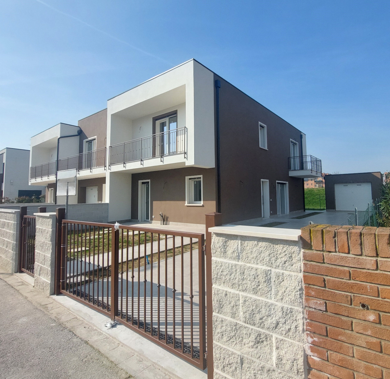 Villa Trifamiliare in vendita Ferrara Zona Via Pomposa
